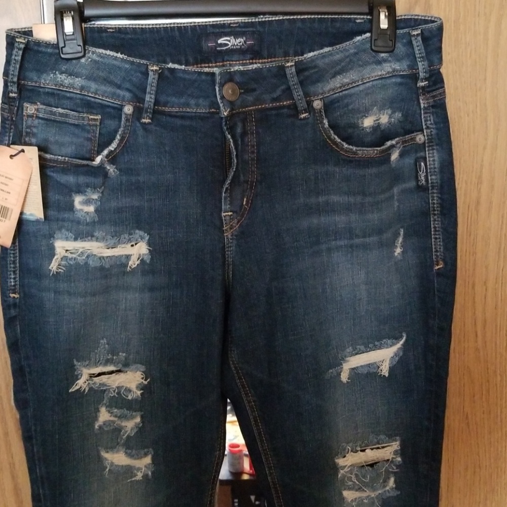 NWT Silver Suki Skinny with destruction